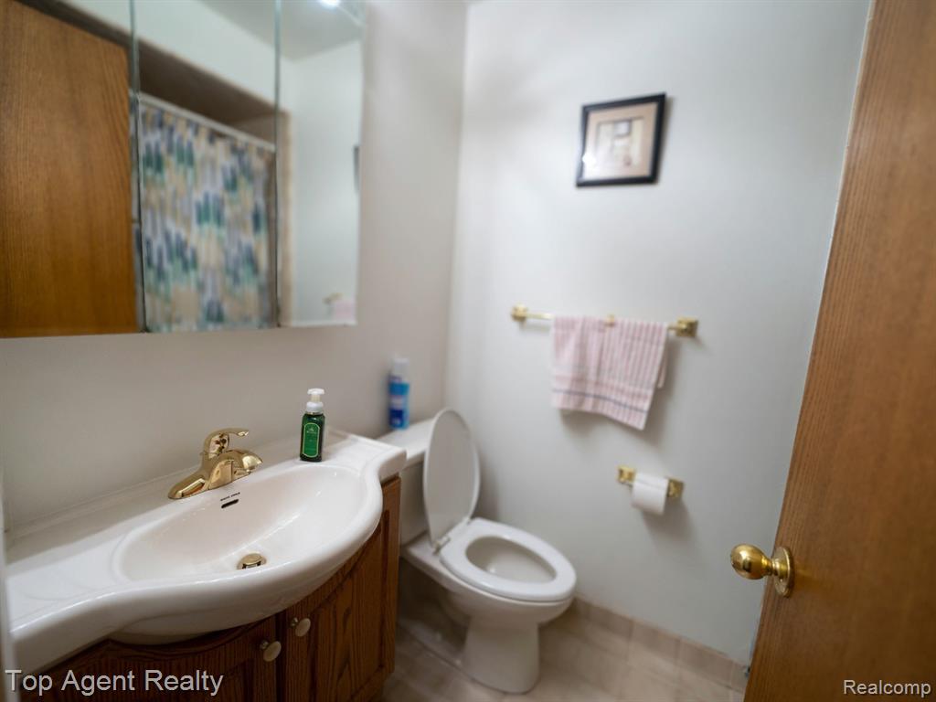 4436 Buckingham Drive, Warren, MI 48092 — Photo 9