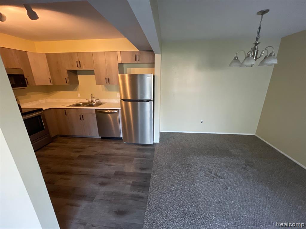 8211 Karam Boulevard, Warren, MI 48093 — Photo 6