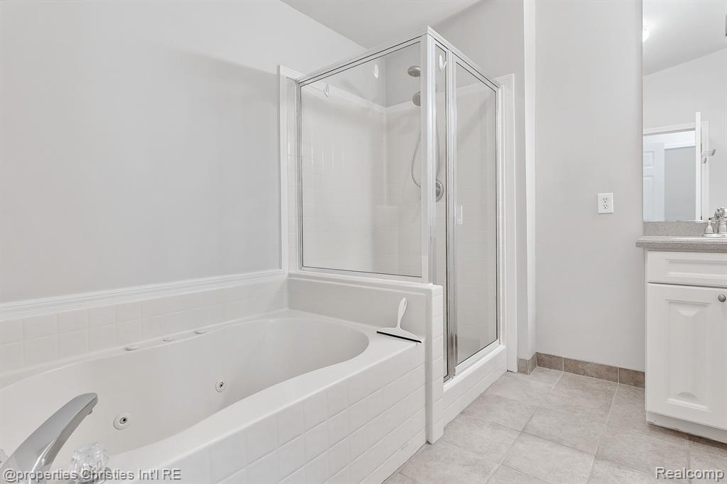 2554 WOODWARD Avenue, Detroit, MI 48201 — Photo 17