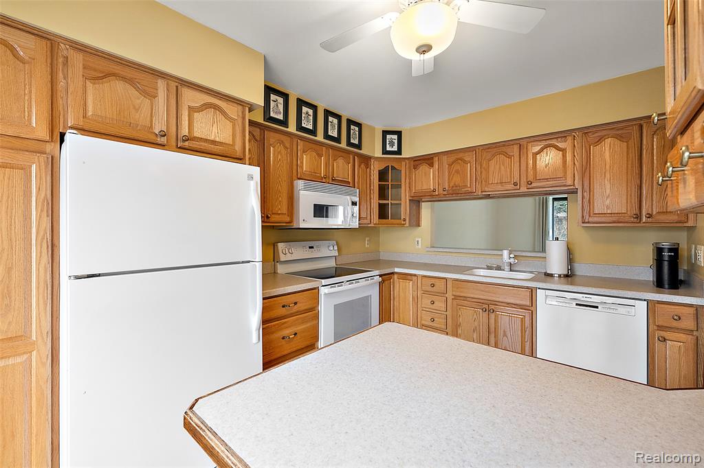 23243 Farmington Road, Farmington, MI 48336 — Photo 11