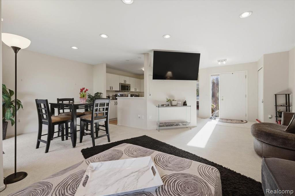 6680 Ridgefield Circle, 101, West Bloomfield, MI — Photo 6