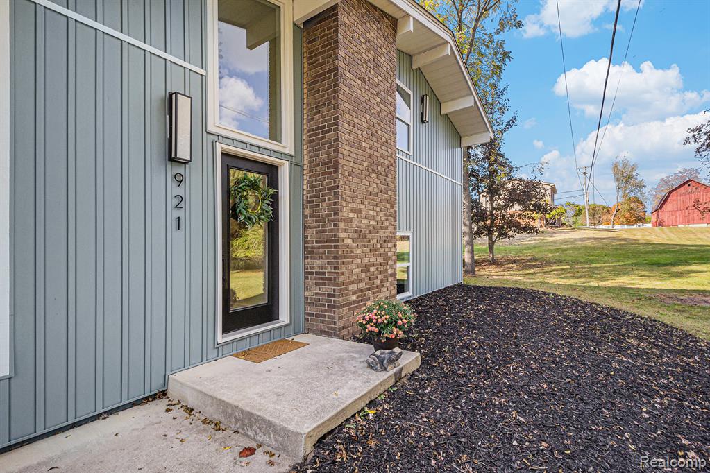 921 N Garner Road, Milford, MI 48380 — Photo 3