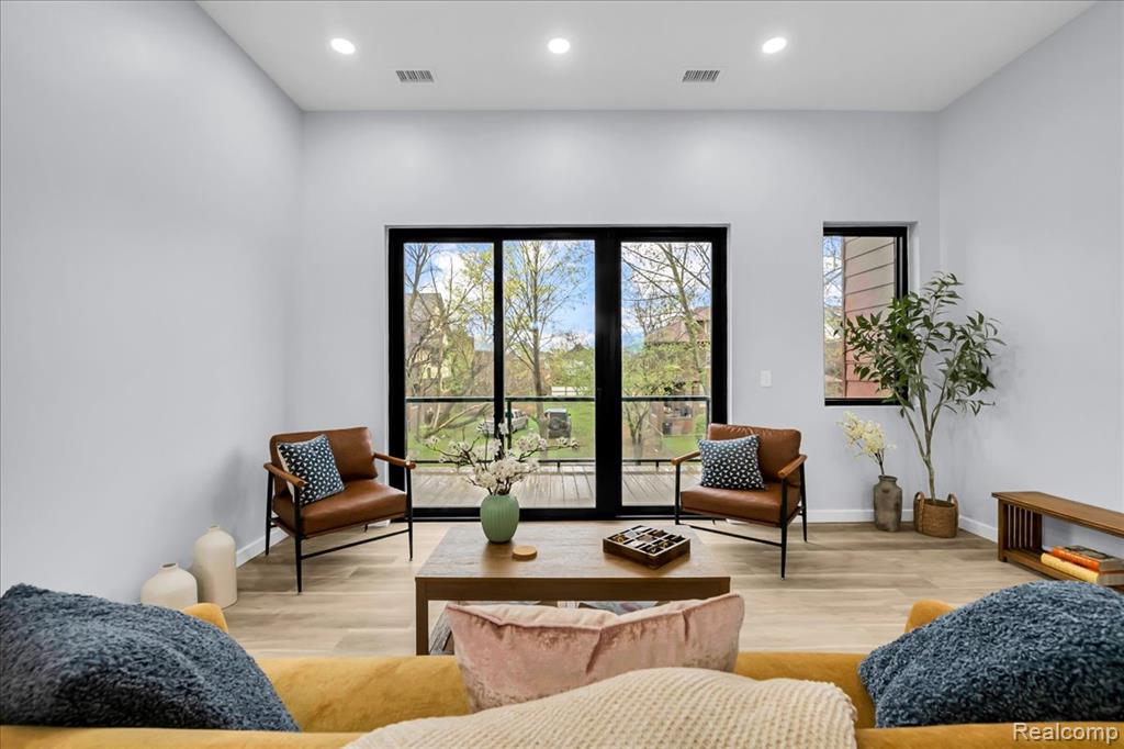 177 Gladstone, Detroit, MI, 48202