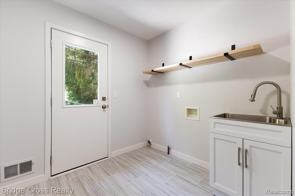 6258 Lindsay Court, West Bloomfield, MI 48324 — Photo 26