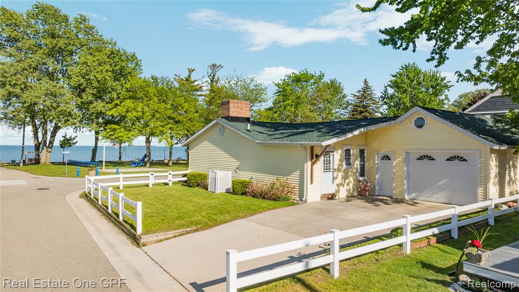 5871 Manor Drive, Fort Gratiot, MI 48059 — Photo 2