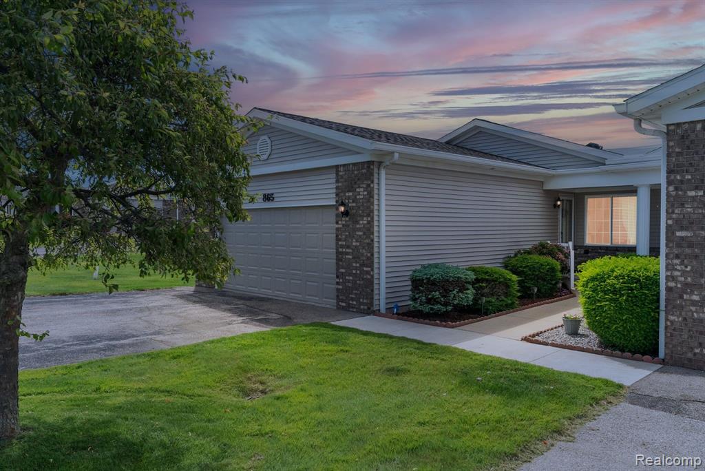865 CRYSTAL Lane, Marysville, MI 48040 — Photo 2