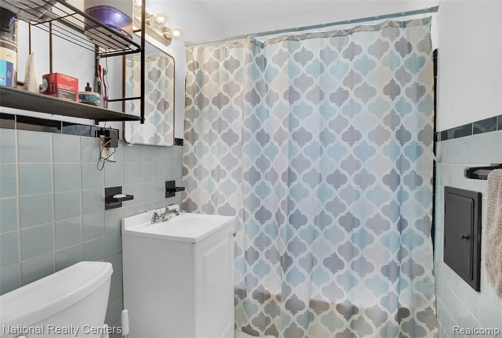951 E Garfield Avenue, Hazel Park, MI 48030 — Photo 10