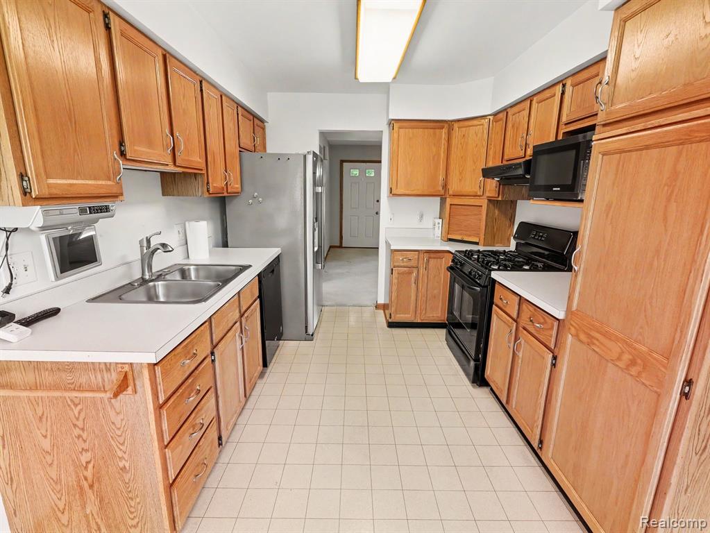 415 Bennington Court, Saline, MI 48176 — Photo 11
