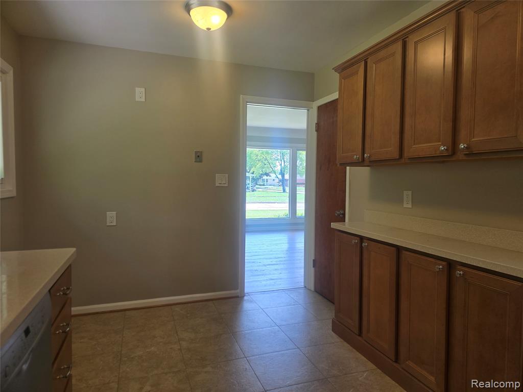 7621 N Wildwood Street, Westland, MI — Photo 13