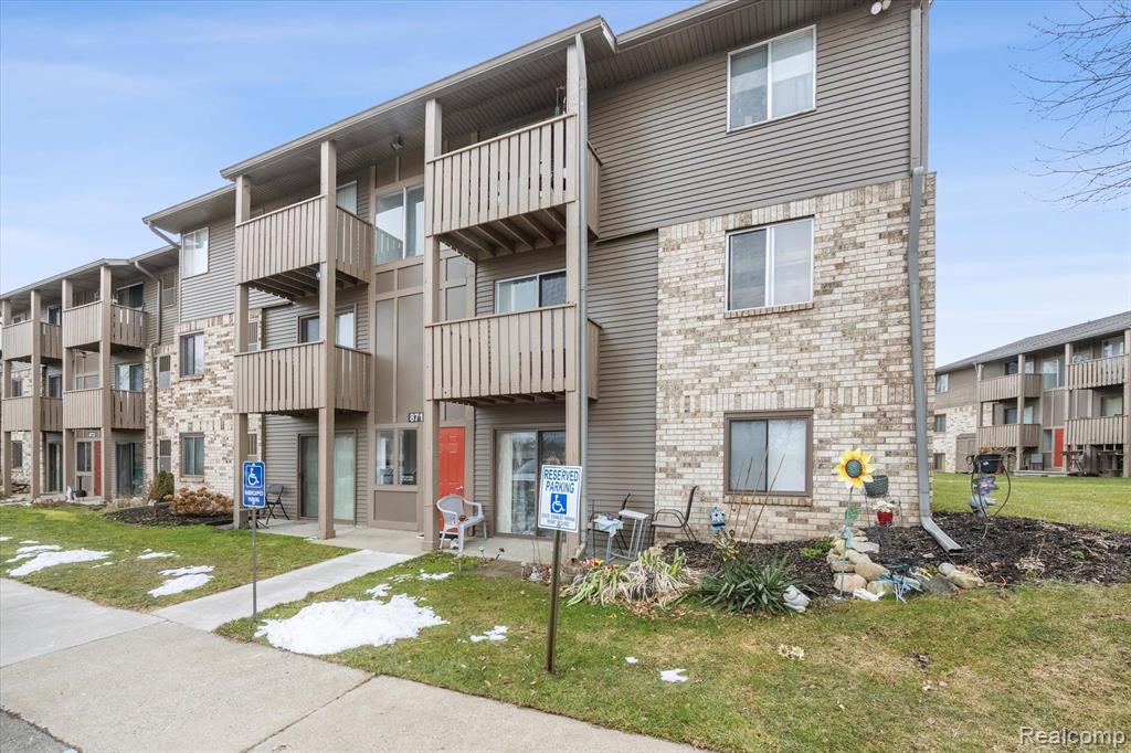 8719 Meadowbrook Drive, #5, Brighton, MI 48116 — Photo 11