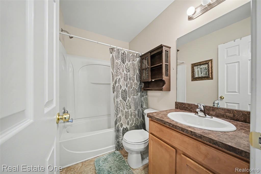 666 Lydia Lane, Pontiac, MI 48341 — Photo 17