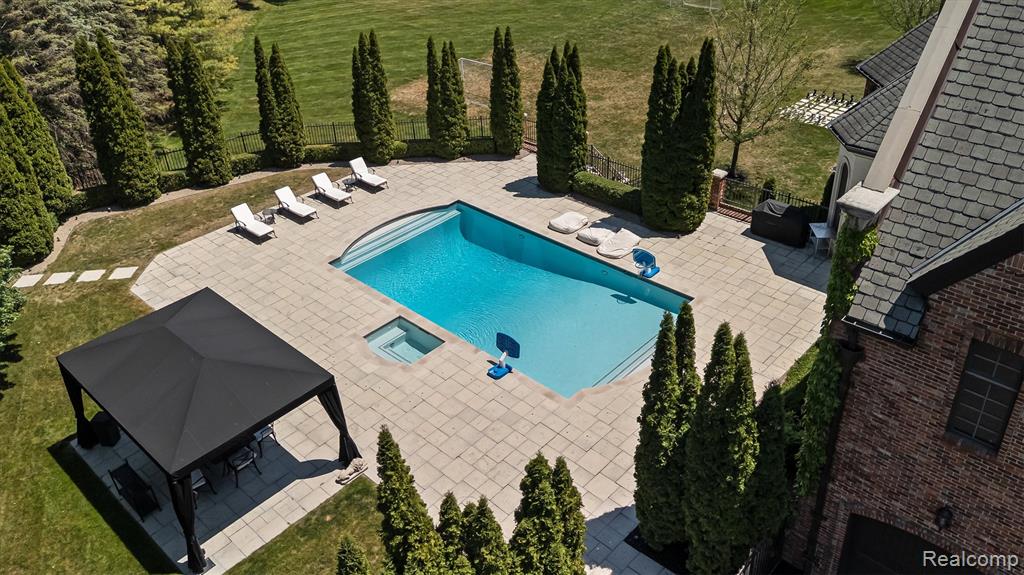 2370 Pond Vallee Drive, Oakland, MI — Photo 3