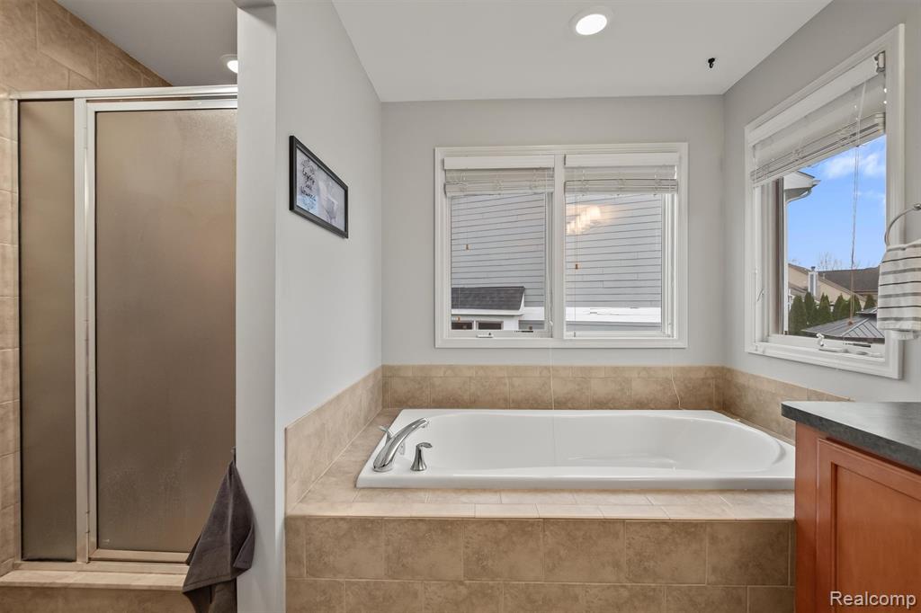 6135 Strawberry Circle, Commerce Twp, MI 48382 — Photo 16
