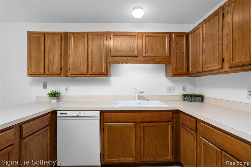 9410 Westwind Drive, Livonia, MI 48150 — Photo 20
