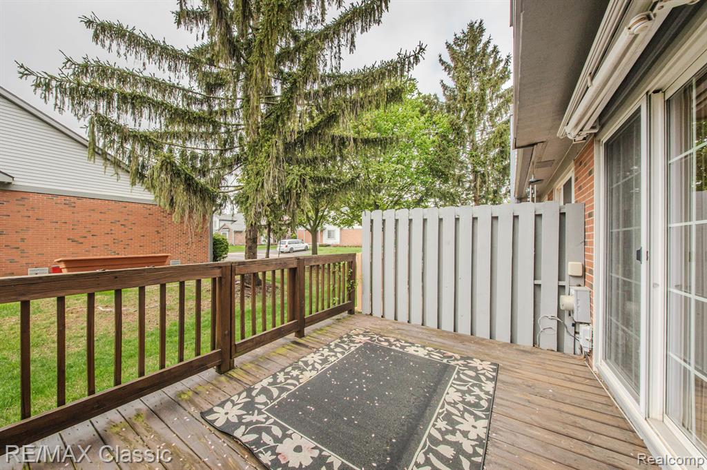 514 WINWOOD Circle, Walled Lake, MI 48390 — Photo 33