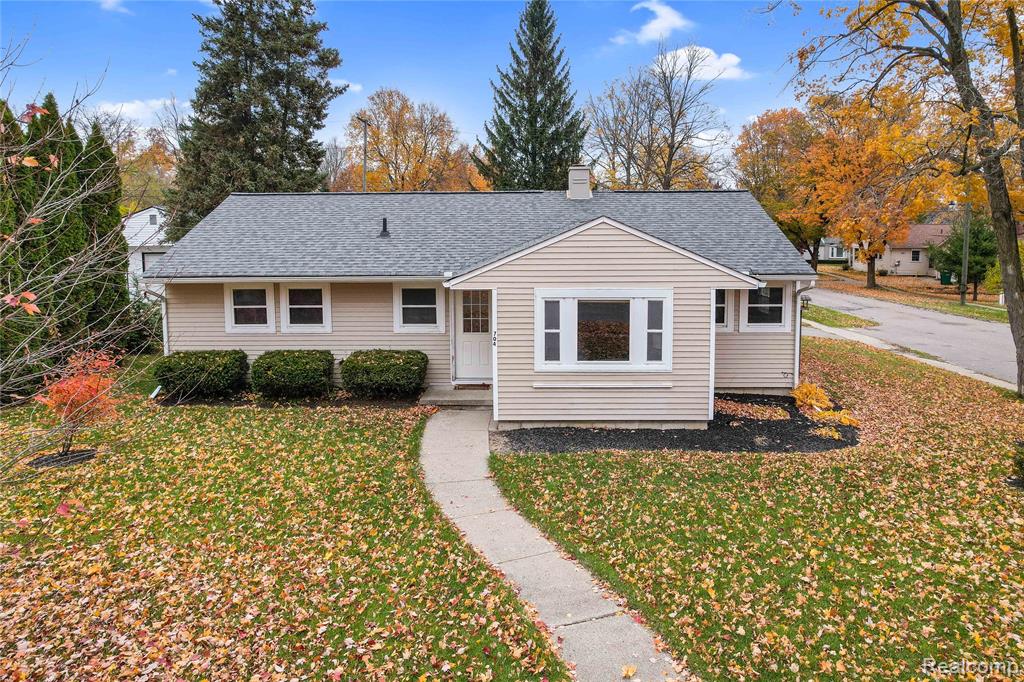 704 W Brooks Street, Howell, MI 48843 — Photo 8