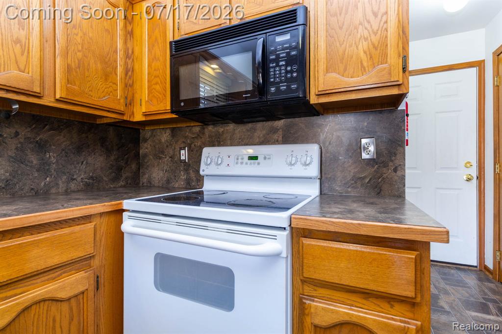 590 Saint John Street, Wyandotte, MI 48192 — Photo 13
