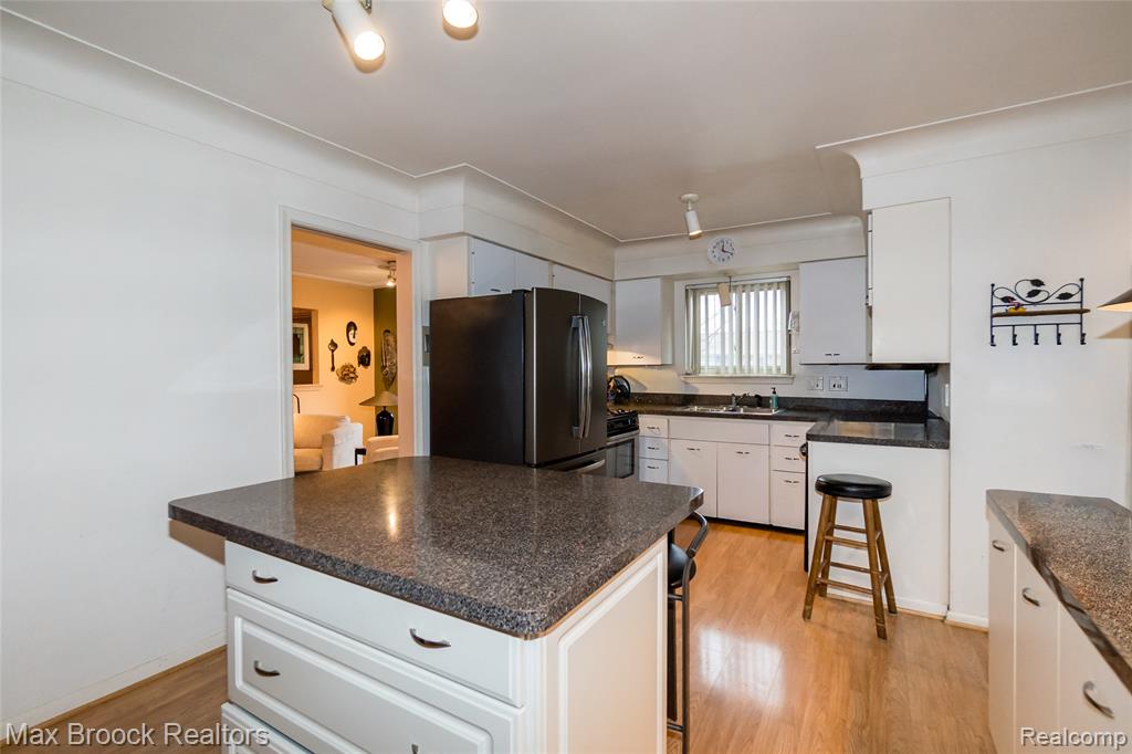 1703 Browning Avenue, Madison Heights, MI 48071 — Photo 12