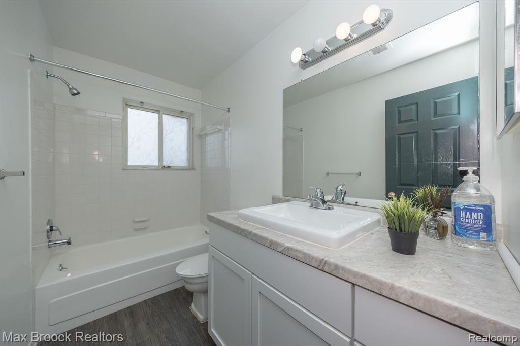 10020 ALLEN POINTE Drive N, 10020, Allen Park, MI 48101 — Photo 19
