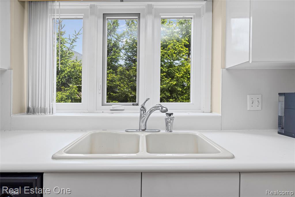 5000 Mirror Lake Court, 19, West Bloomfield, MI 48323 — Photo 19