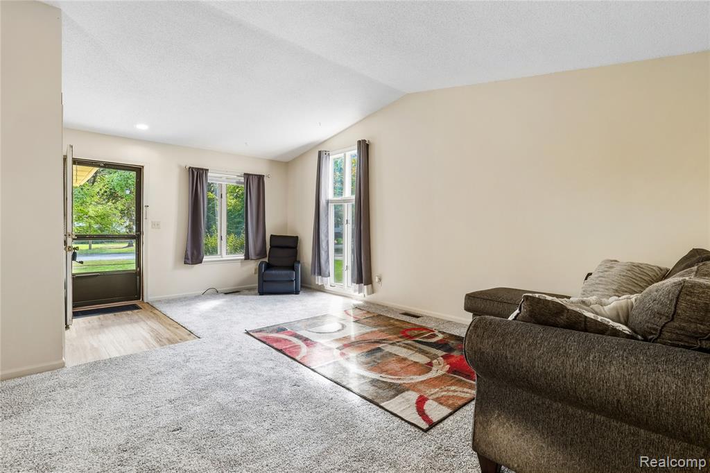 914 North Road, Fenton, MI 48430 — Photo 7