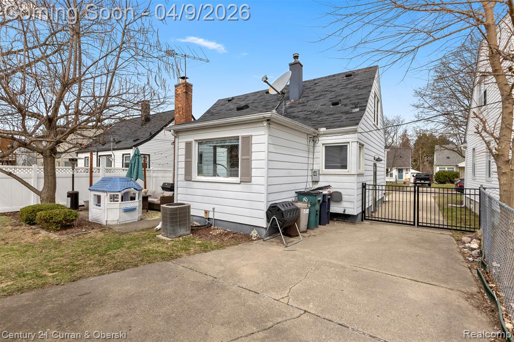 401 Walnut Avenue, Royal Oak, MI 48073 — Photo 52