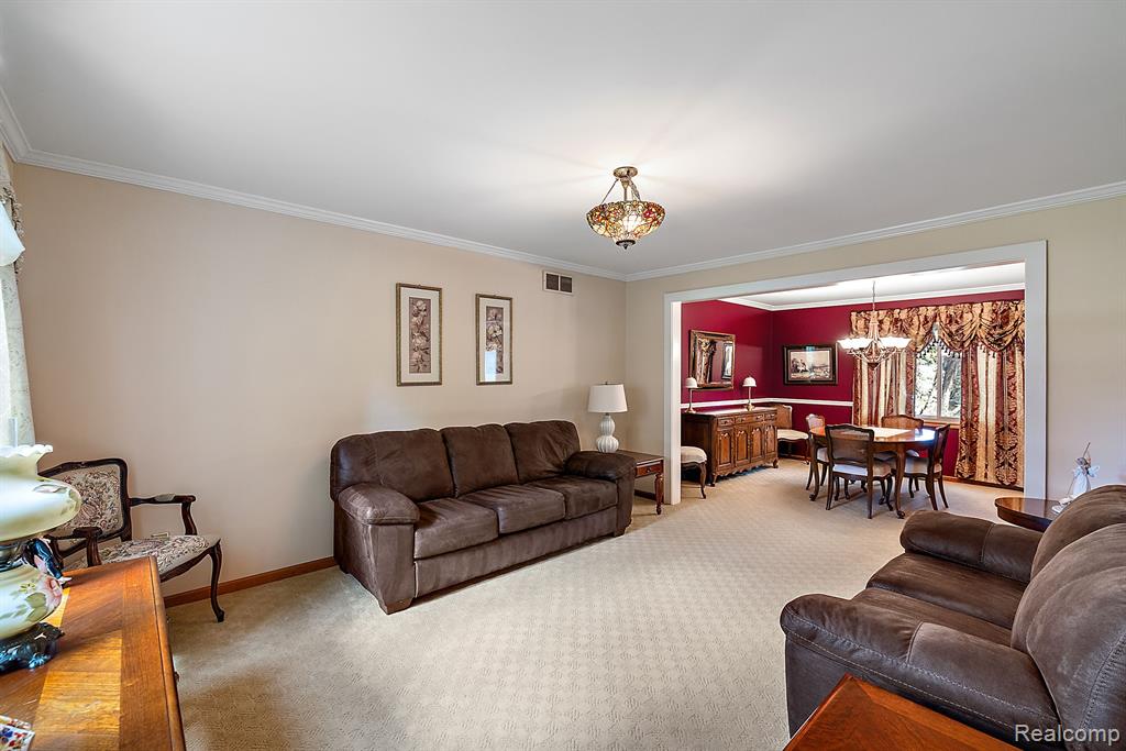 10161 LONGFORD Drive, South Lyon, MI 48178 — Photo 27