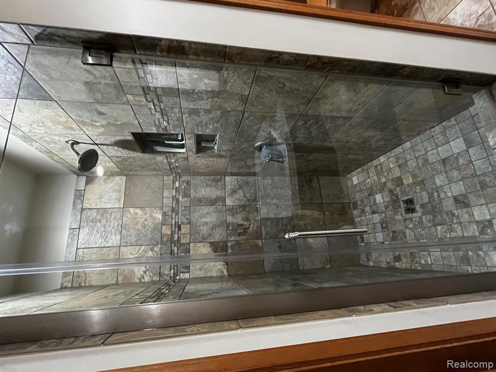 895 Jennings Road, Whitmore Lake, MI 48189 — Photo 16