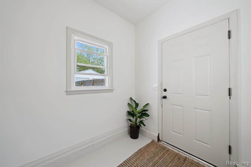 6097 Grove Avenue, Grand Blanc, MI 48439 — Photo 24