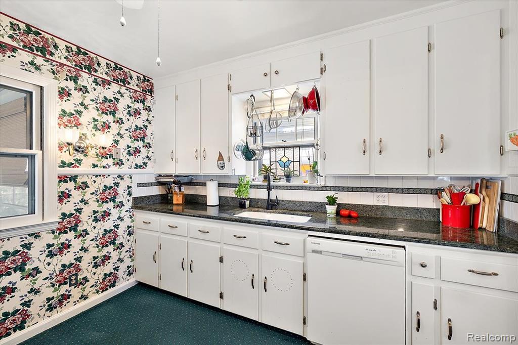 34915 Chestnut Street, Wayne, MI, 48184