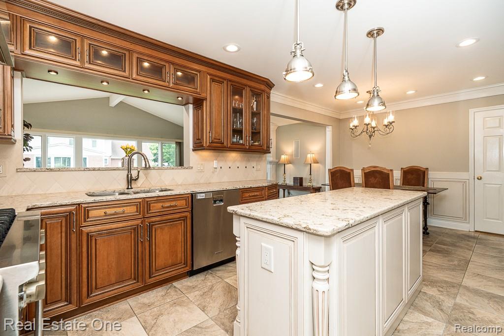 6595 Edith Court, Troy, MI 48085 — Photo 17