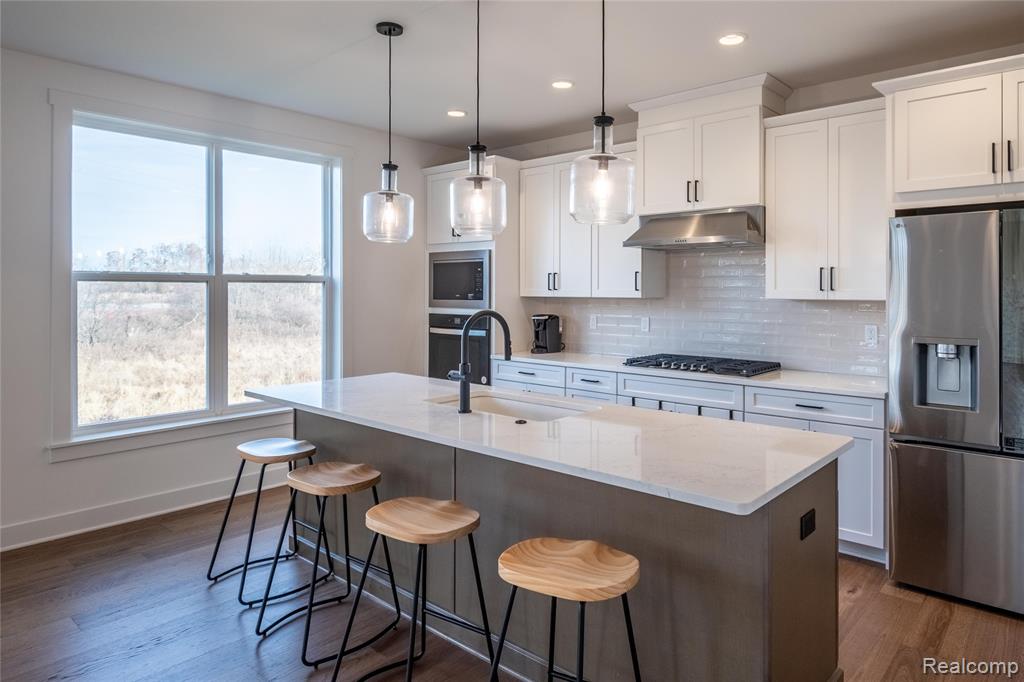 5556 Hobart Court, West Bloomfield, MI — Photo 4
