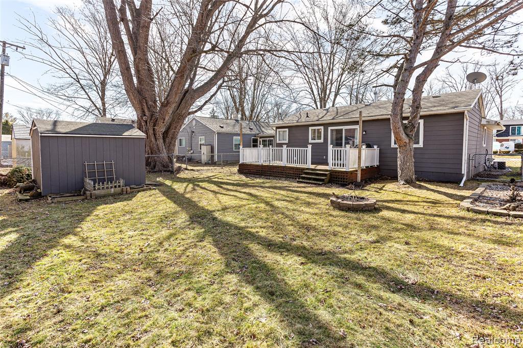 37137 Jefferson Avenue, MI — Photo 31
