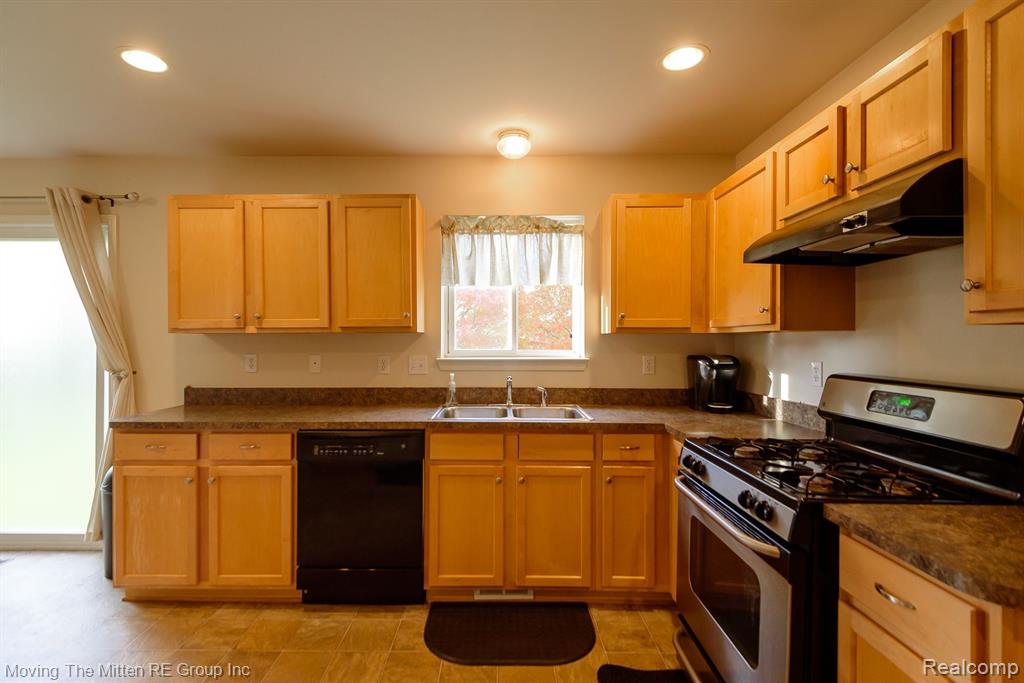 42990 N CUMBERLAND Drive, Van Buren, MI 48111 — Photo 9