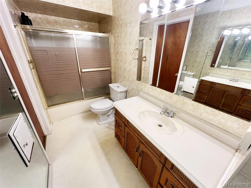 5163 N Linden Road, Flint, MI 48504 — Photo 8