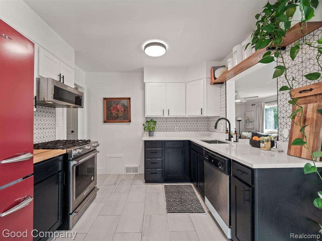 4344 HAMPTON Boulevard, Royal Oak, MI 48073 — Photo 15