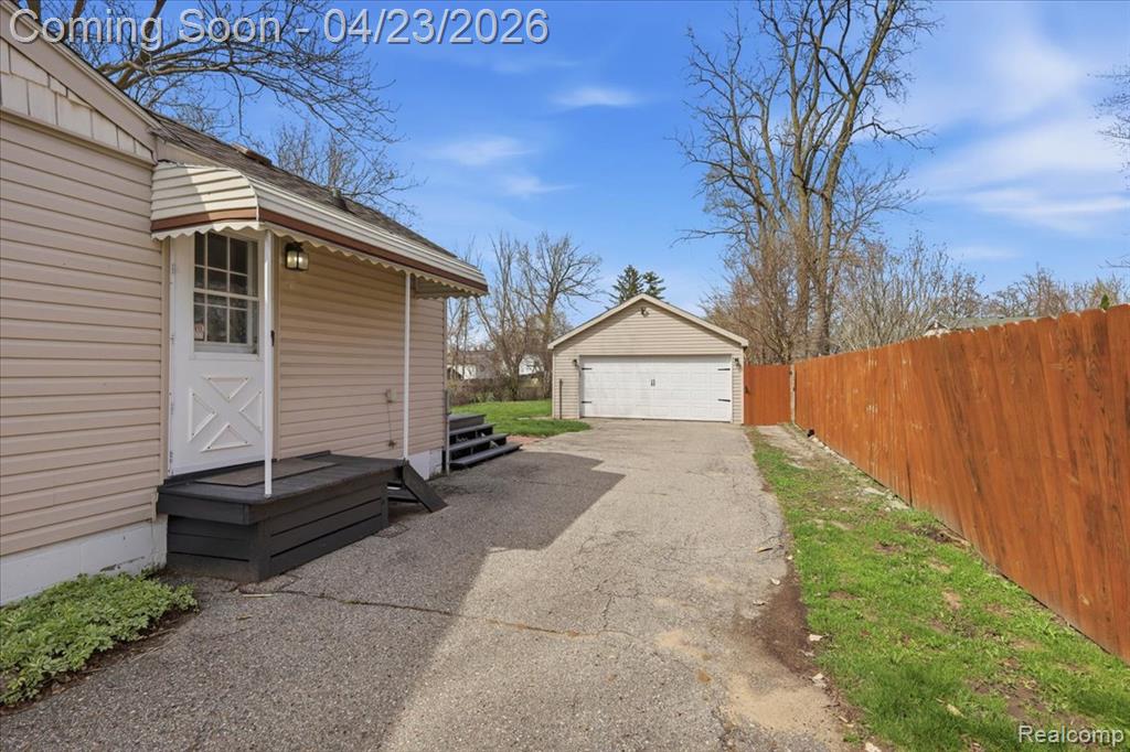 4008 Woodmere Drive, Waterford, MI 48329 — Photo 22