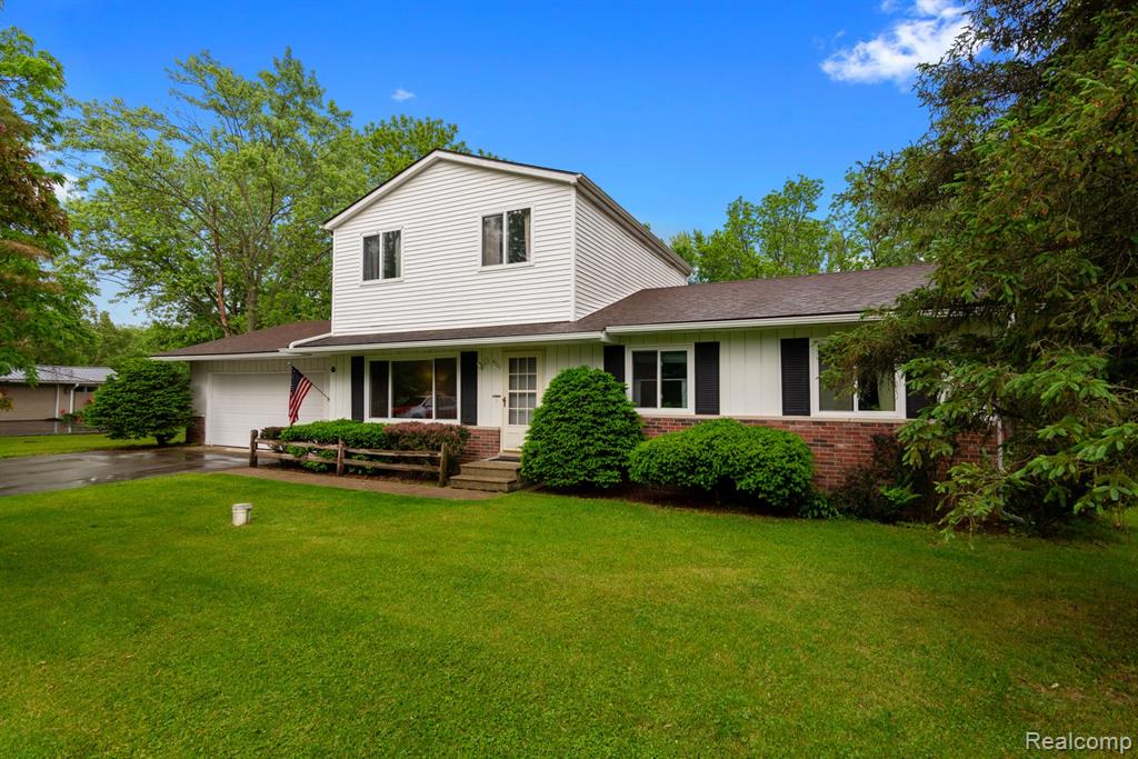 4327 Lancashire, Milford, MI 48380 — Photo 2