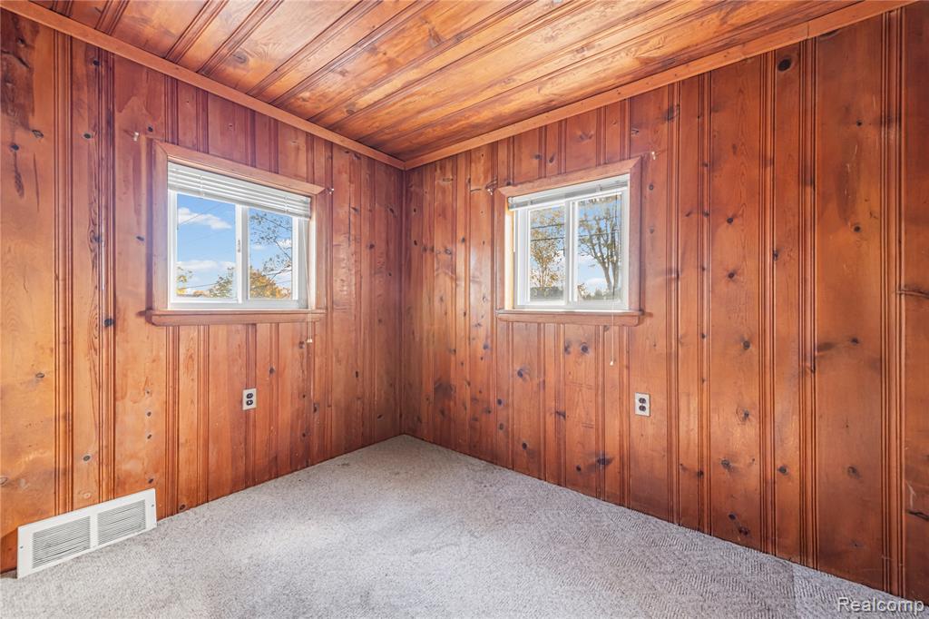 18676 Vreeland Road, Woodhaven, MI 48183 — Photo 28