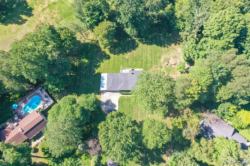 6158 Golfview Drive, Burton, MI 48509 — Photo 16