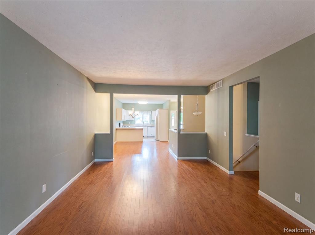 1102 Hawthorne, Greenville, MI 48838 — Photo 3
