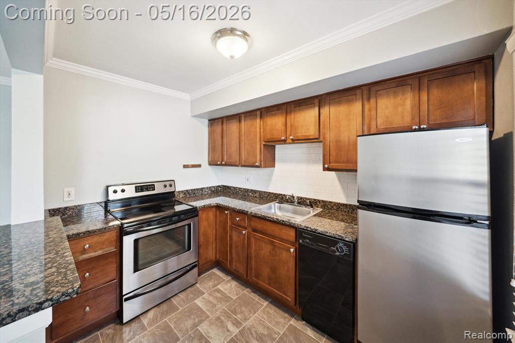 617 E Lincoln Avenue, Royal Oak, MI 48067 — Photo 9
