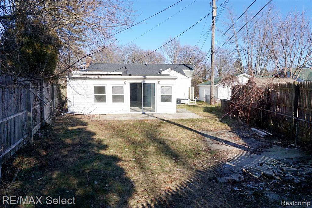 570 SHOREVIEW Drive, Waterford, MI 48328 — Photo 33