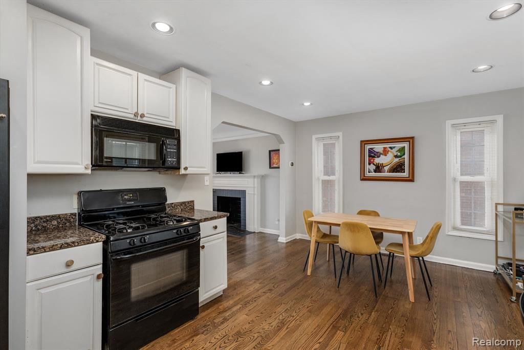 5220 LANNOO Street, Grosse Pointe, MI 48236 — Photo 14
