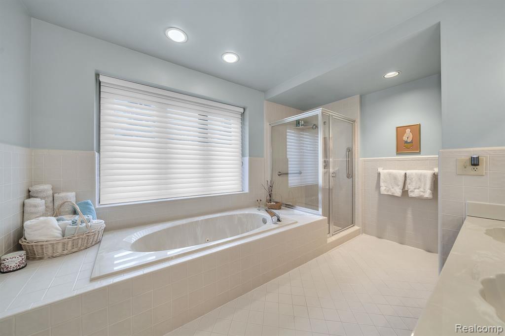 37799 SIENA Drive, Farmington Hills, MI 48331 — Photo 20