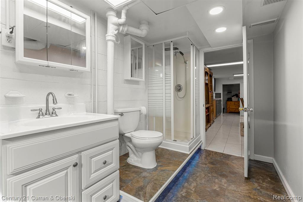9329 Merriman Road, Livonia, MI 48150 — Photo 23