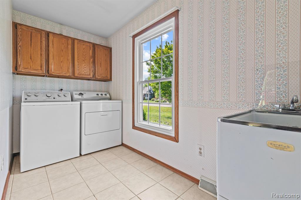 9076 Wildwood Lake Dr, Whitmore Lake, MI 48189 — Photo 19