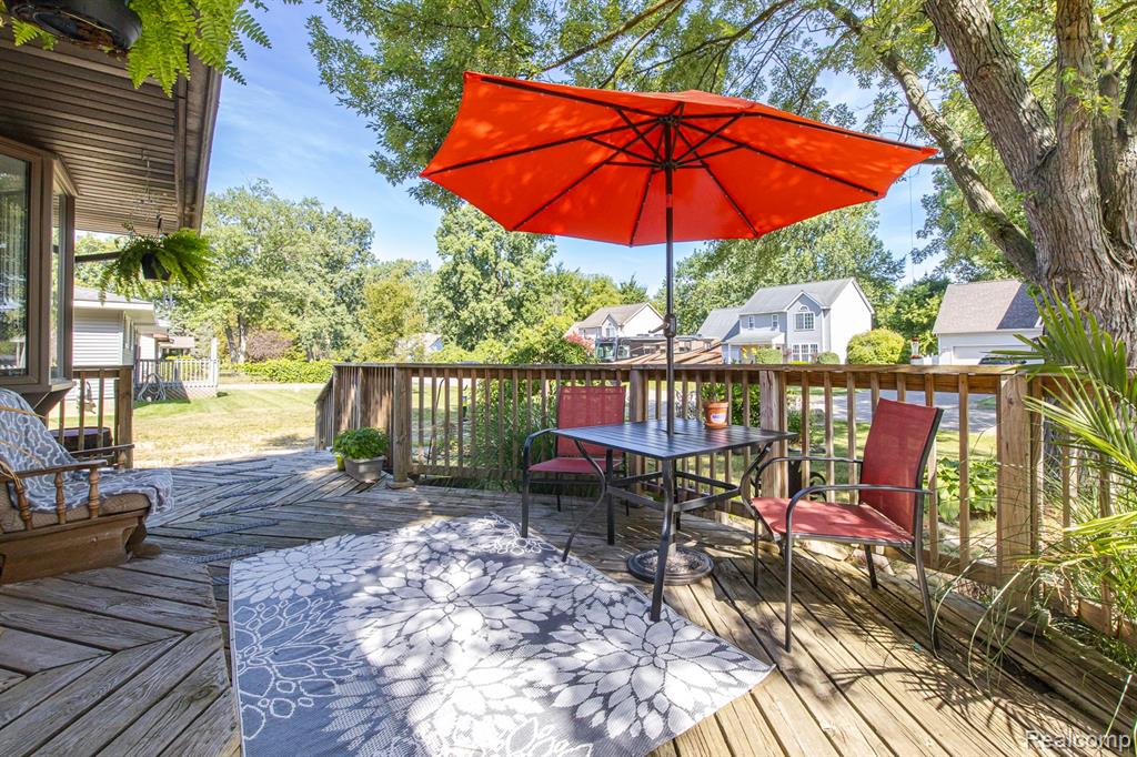 6621 Doyon Drive S, Waterford, MI 48327 — Photo 5