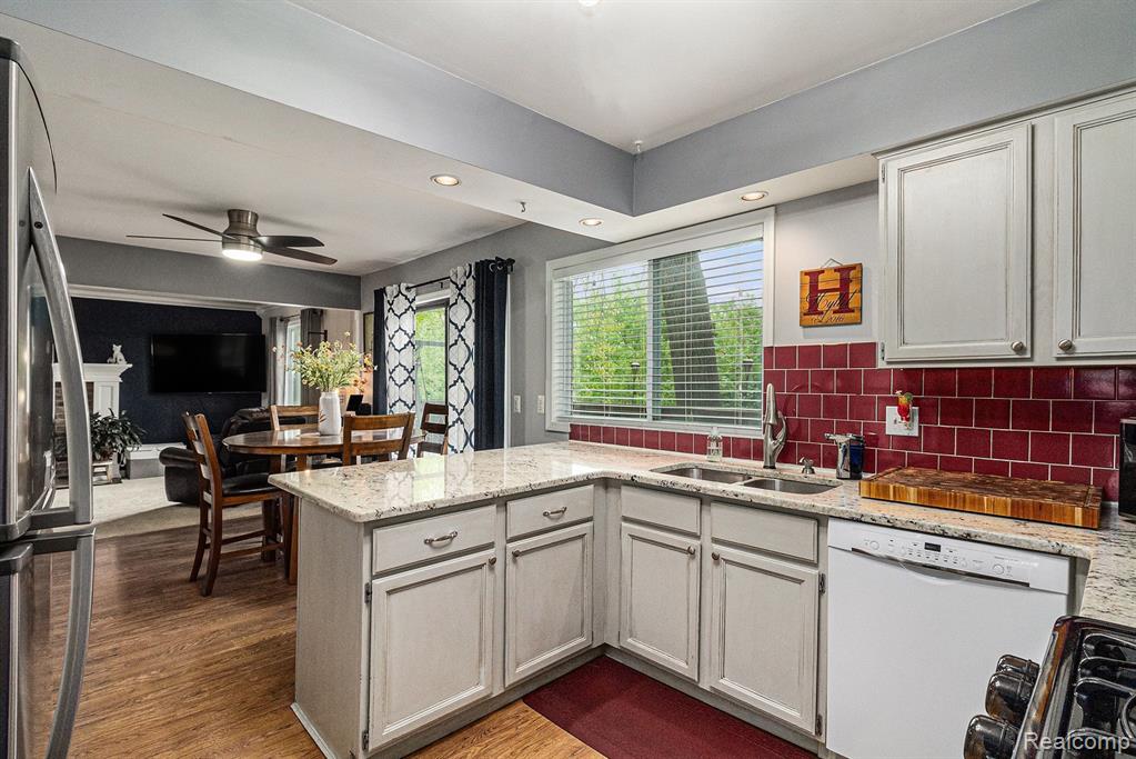 4784 HALF PENNY, Commerce Twp, MI 48382 — Photo 11