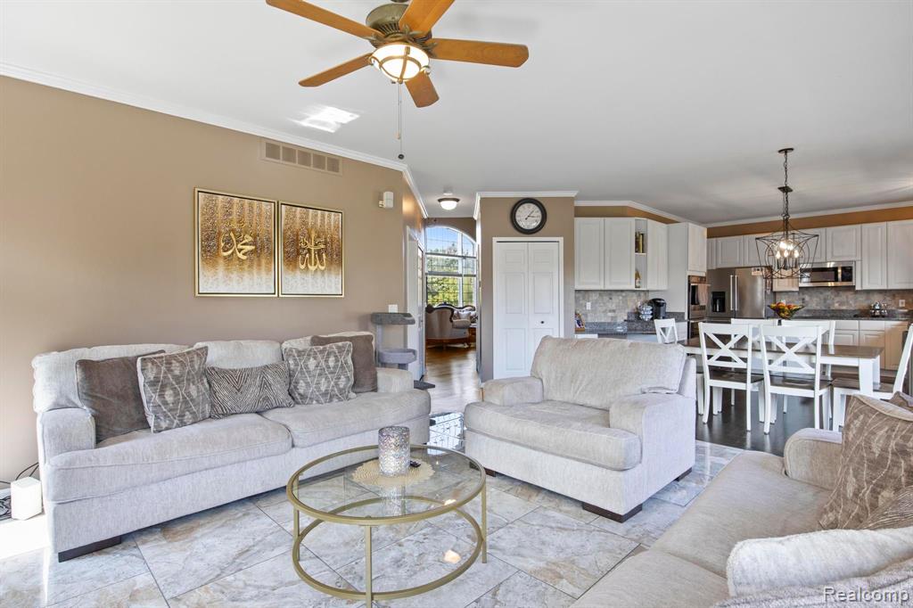 8978 WOODLORE SOUTH Drive, Plymouth, MI 48170 — Photo 33